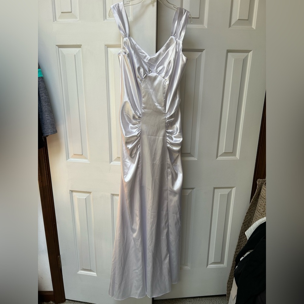 Full length sleeveless Prom/Wedding dress, large. White. Formal gown. V clean.